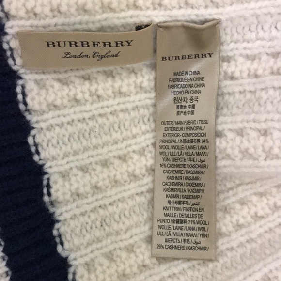 NWOT Burberry Pom Pom Hat